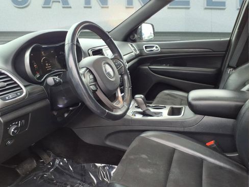 Used 2019 Jeep Grand Cherokee Altitude image 15