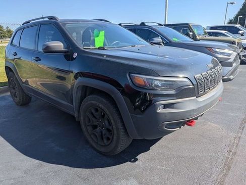 Used 2019 Jeep Cherokee Trailhawk AWD/4WD image 2