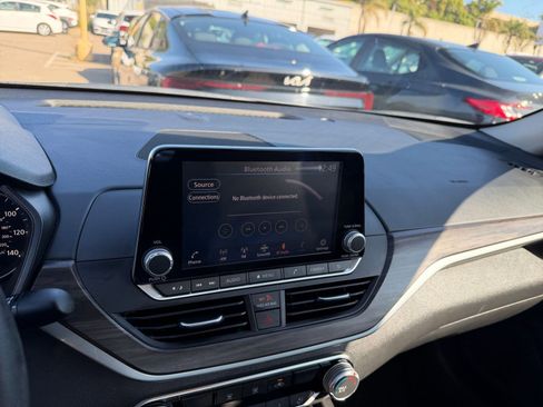 Used 2025 Nissan Altima 2.5 SV image 21