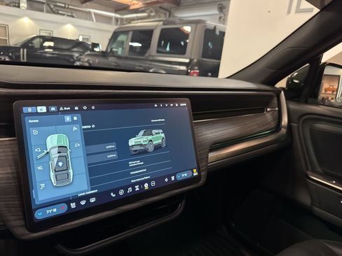 Used 2025 Rivian R1S Adventure image 44