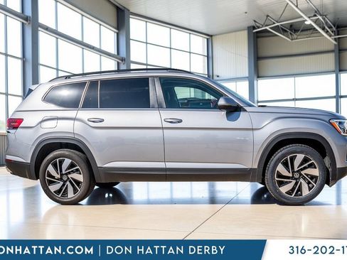 Used 2025 Volkswagen Atlas SE AWD/4WD image 35