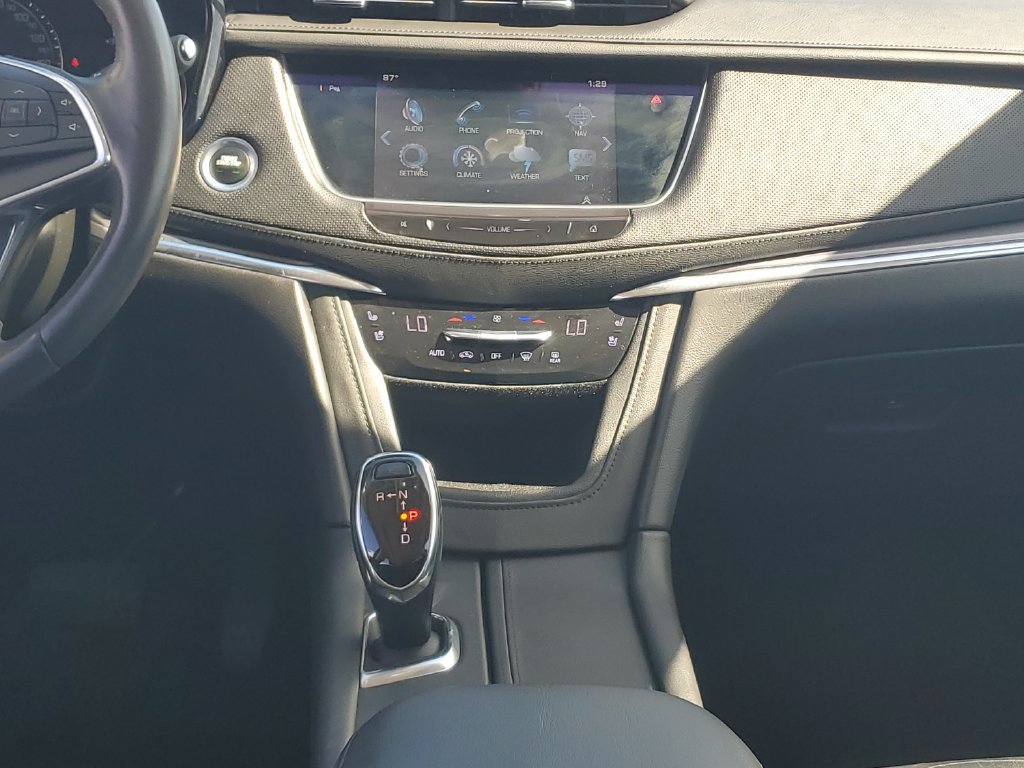 Used 2017 Cadillac XT5 Premium Luxury AWD/4WD image 16