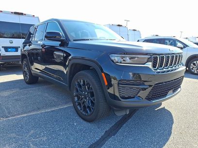Used 2025 Jeep Grand Cherokee Laredo