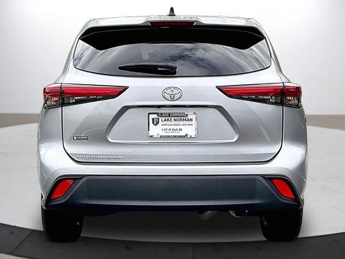 Used 2023 Toyota Highlander L image 8