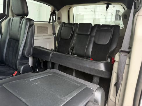 Used 2018 Dodge Grand Caravan SXT FWD image 12