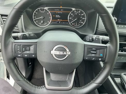 Used 2025 Nissan Rogue SV FWD image 13