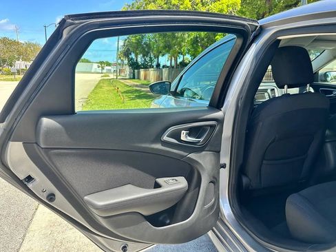 Used 2015 Chrysler 200 Limited FWD image 28