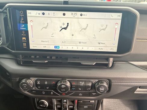 New 2026 Jeep Gladiator Sport image 4