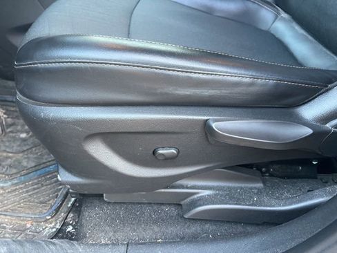 Used 2022 Chevrolet Trax LT image 25