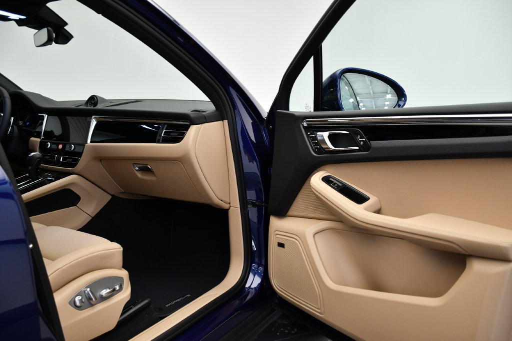 Certified 2026 Porsche Macan Turbo AWD/4WD image 46
