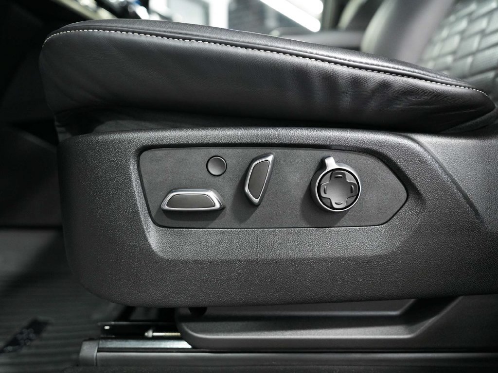 Used 2024 Cadillac Escalade Sport Platinum w/ LPO, Floor Liner Package AWD/4WD image 31