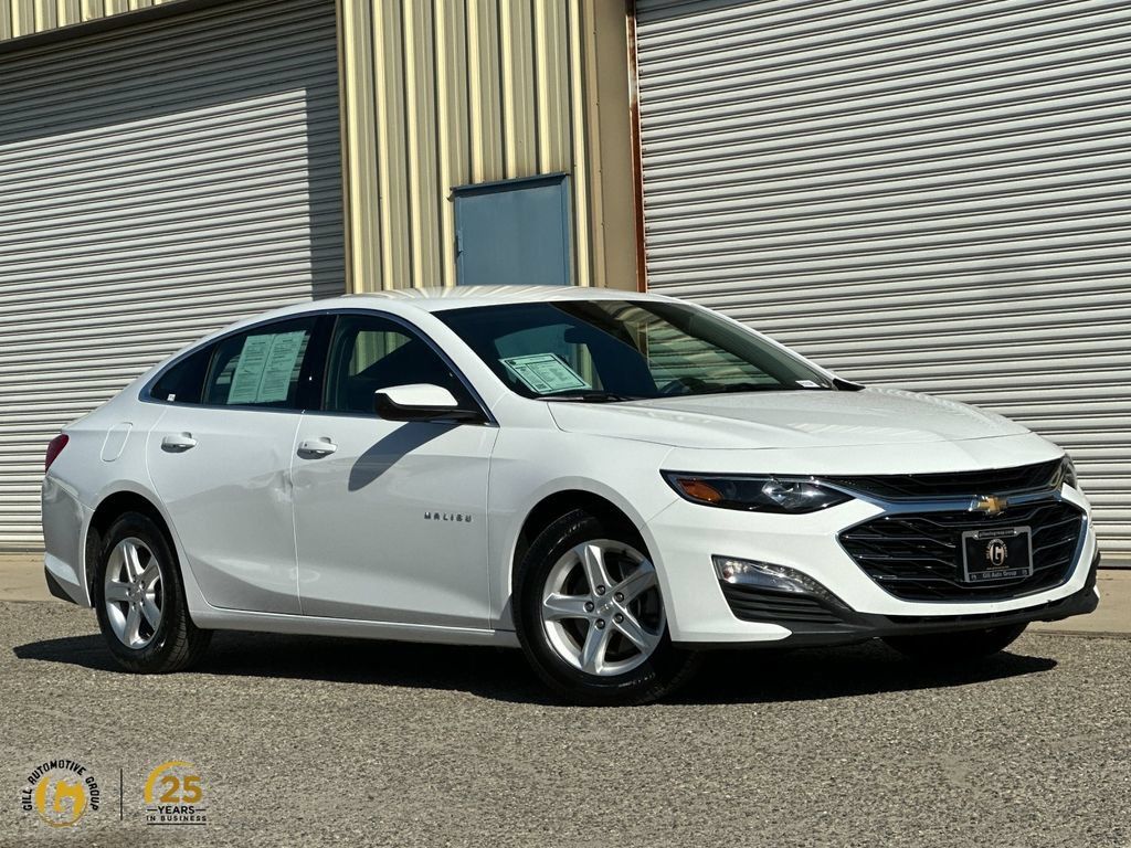 Used 2024 Chevrolet Malibu LT FWD image 1