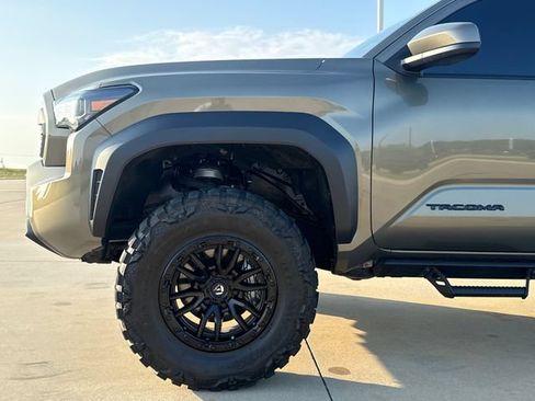 Used 2026 Toyota Tacoma TRD Off-Road AWD/4WD image 5