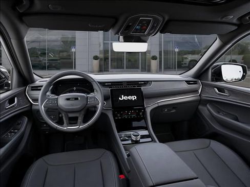 New 2025 Jeep Grand Cherokee Limited image 14