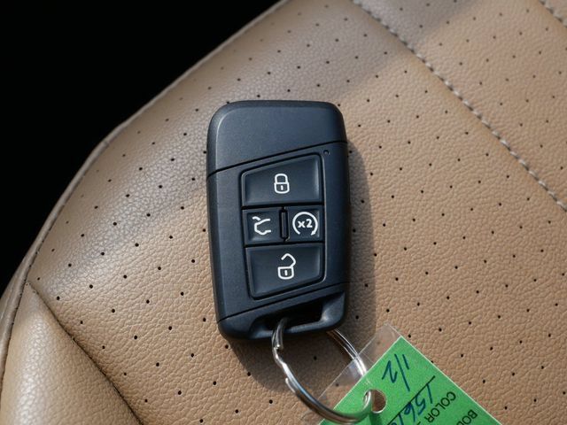 Certified 2024 Volkswagen Tiguan SE w/ Panoramic Sunroof Package AWD/4WD image 39
