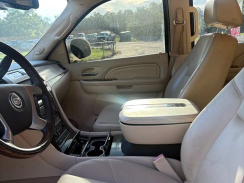 Used 2007 Cadillac Escalade AWD w/ Information Package image 39