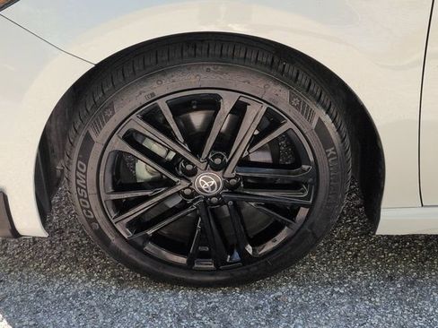 Used 2025 Toyota Camry SE FWD image 10