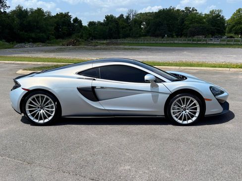Used 2017 McLaren 570S RWD image 16