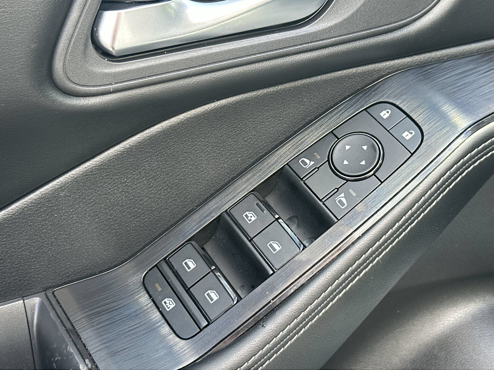 Used 2026 Nissan Rogue SV AWD/4WD image 15
