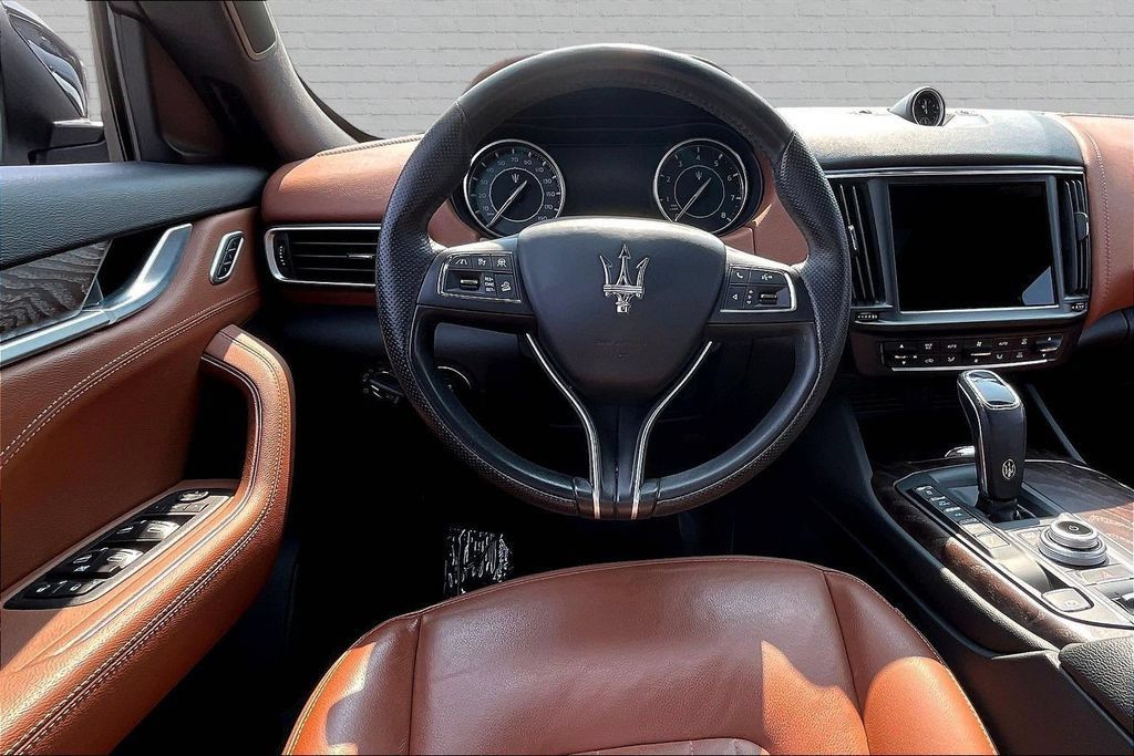 Used 2023 Maserati Levante GT AWD/4WD image 8