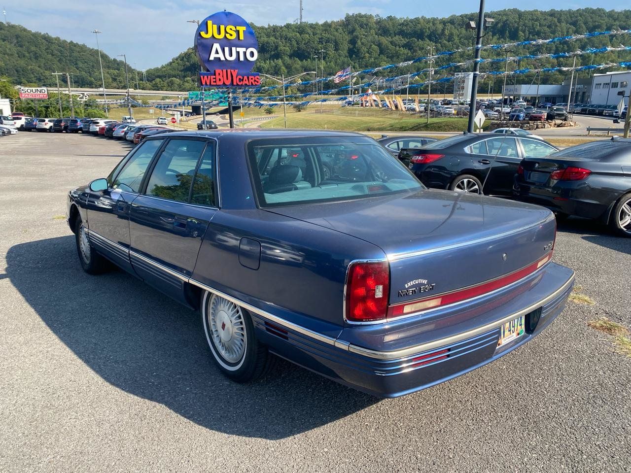 Used 1995 Oldsmobile Ninety-Eight Regency Elite FWD image 5