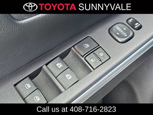 Used 2015 Toyota Camry SE FWD image 17