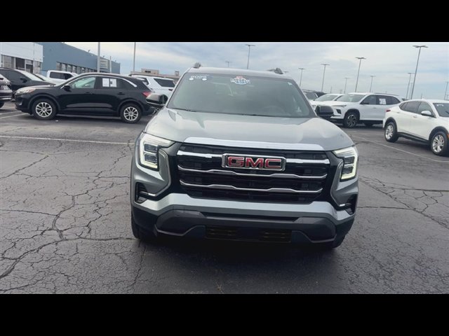 Used 2025 GMC Terrain Elevation w/ Elevation Premium Package AWD/4WD image 3