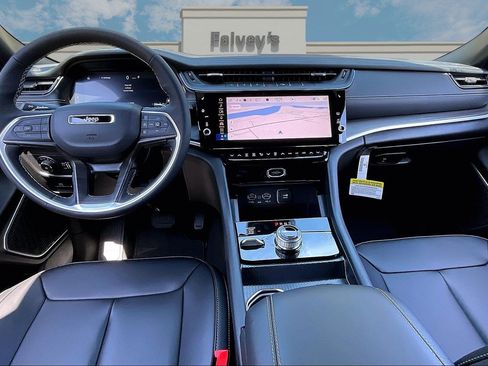 New 2026 Jeep Grand Cherokee Limited w/ Limited Altitude Package AWD/4WD image 5