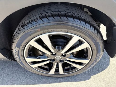 Used 2018 Nissan Kicks SR w/ Premium Package FWD image 18
