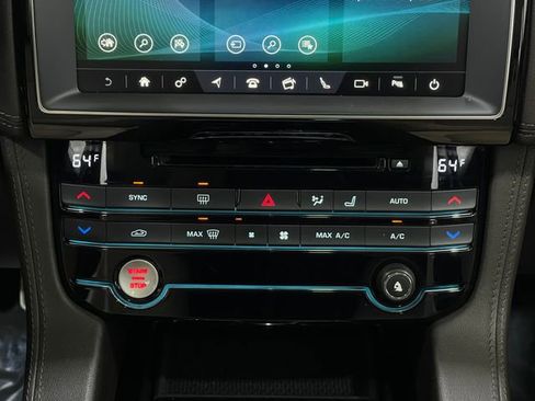Used 2019 Jaguar F-PACE Prestige image 27