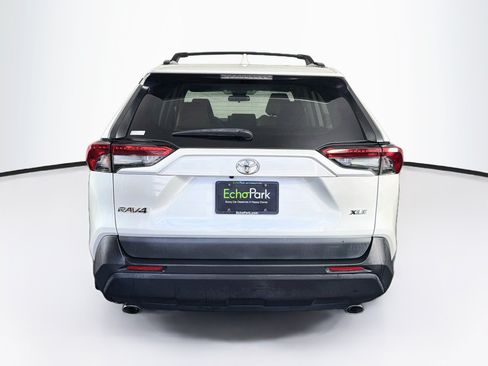 Used 2021 Toyota RAV4 XLE Premium FWD image 7