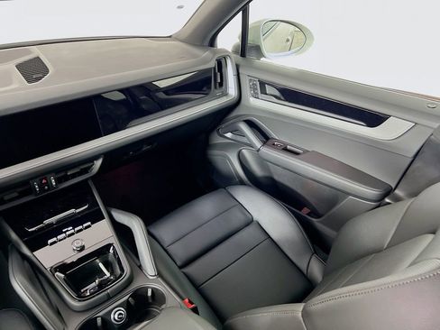 New 2026 Porsche Cayenne Base image 26
