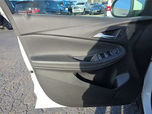 Used 2020 Buick Encore GX Preferred w/ Cold Weather Comfort Package image 18