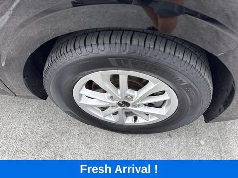 Used 2024 Kia Carnival LX FWD image 21