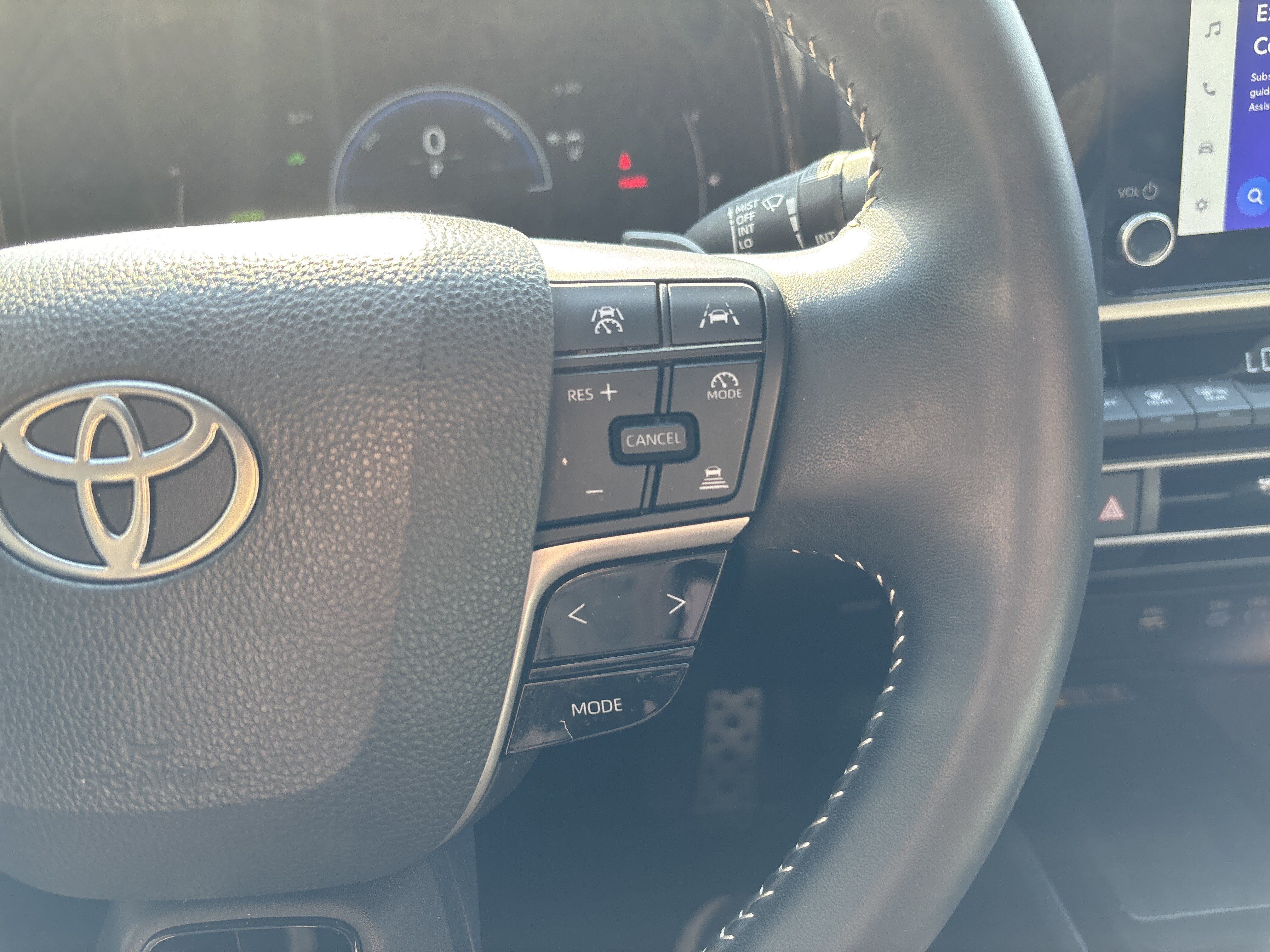 Used 2025 Toyota Camry SE FWD image 18