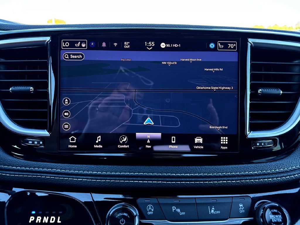 Used 2025 Chrysler Pacifica Limited FWD image 18