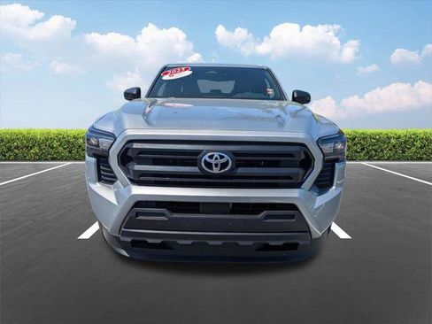 Certified 2025 Toyota Tacoma SR image 9