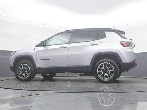 Used 2024 Jeep Compass Trailhawk w/ Sun and Sound Group AWD/4WD image 48