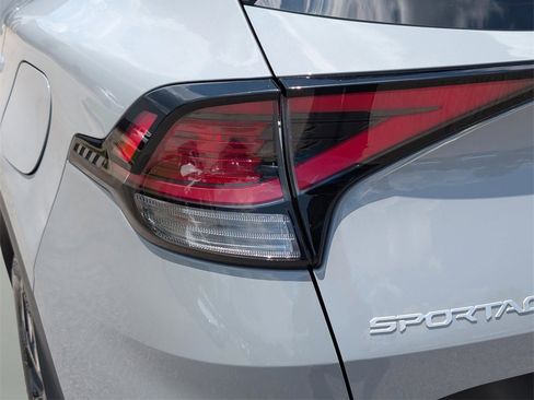 Used 2023 Kia Sportage X-Line image 11