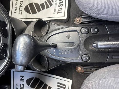 Used 2005 Ford Focus SES FWD image 19