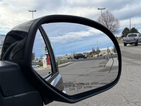 Used 2011 GMC Yukon Denali image 52