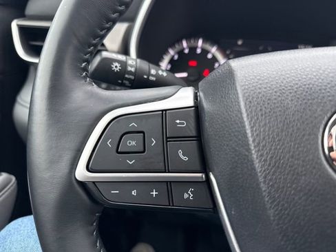 Used 2023 Toyota Highlander L image 28