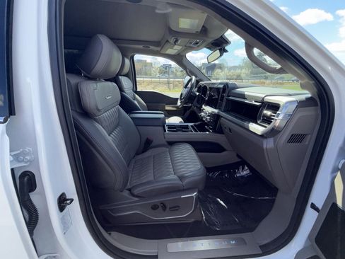 Used 2025 Ford F450 Platinum w/ Platinum Plus Package image 28