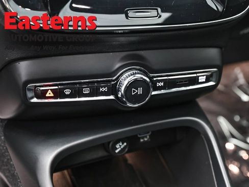 Used 2020 Volvo XC40 T5 R-Design AWD/4WD image 19