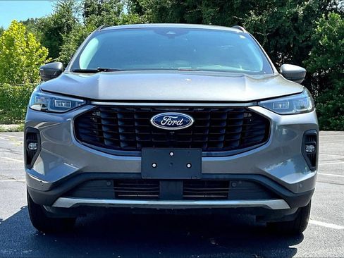 Used 2024 Ford Escape Platinum AWD/4WD image 2