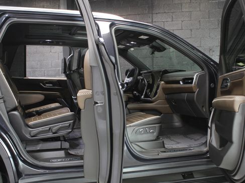 Used 2025 GMC Yukon Denali Ultimate w/ LPO, Floor Liner Package AWD/4WD image 31