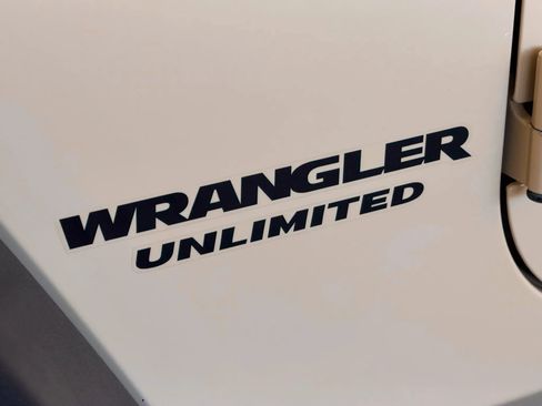 Used 2011 Jeep Wrangler Unlimited Rubicon w/ Dual Top Group AWD/4WD image 12