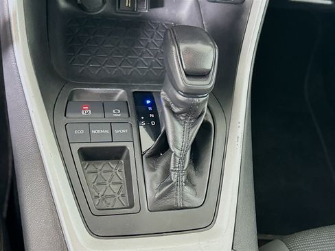 Used 2020 Toyota RAV4 LE FWD image 24