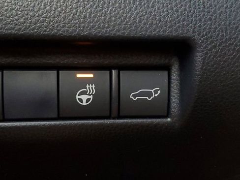 Used 2021 Toyota Venza XLE image 39