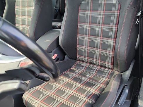 Used 2016 Volkswagen Golf S image 25